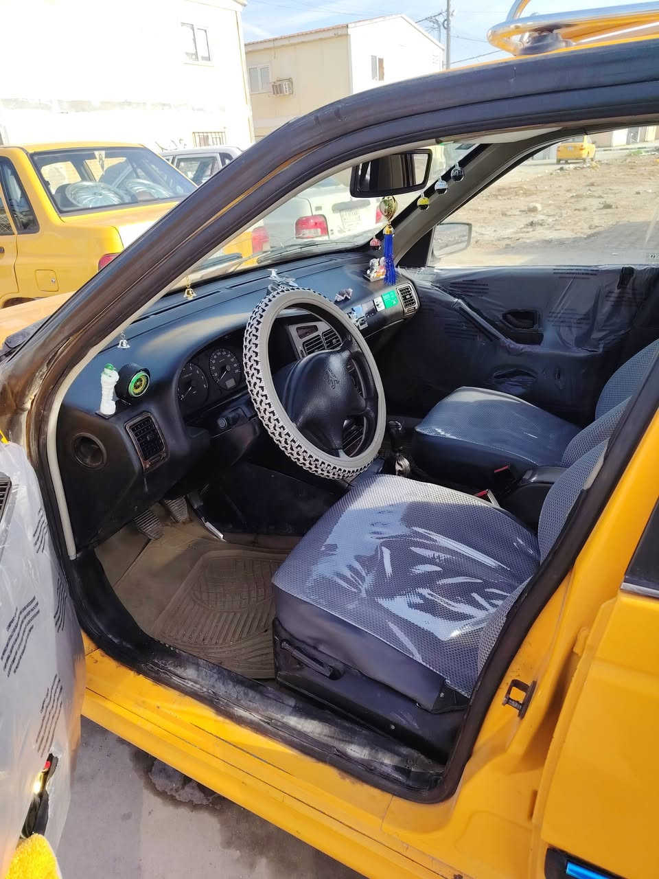 السلام عليكم بيجو بارص موديل 2011 رقم انكليزي مصفره هيئه وغرامات مكينه وكير كفاله حداديه جديده دوشمه جديده سياره جاهزه تخم تاير جديد السعر 38 وبيها مجال  *********** مكان واسط
