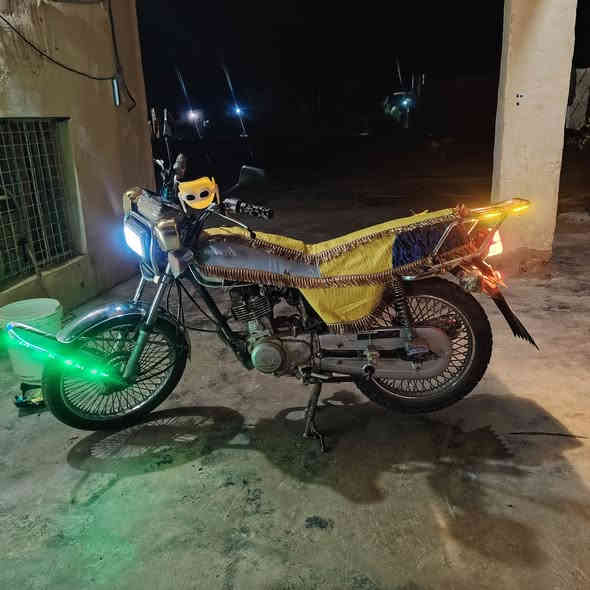 السلام عليكم ورحمة الله وبركاته يوجد ماطور 4كير كهربائيات كلها شغااله محرك مفتوح فقط مراوس شعندك
جوز تايرات جدد 
مكاني بيجي  نزل الستفسار الرقم ***********
