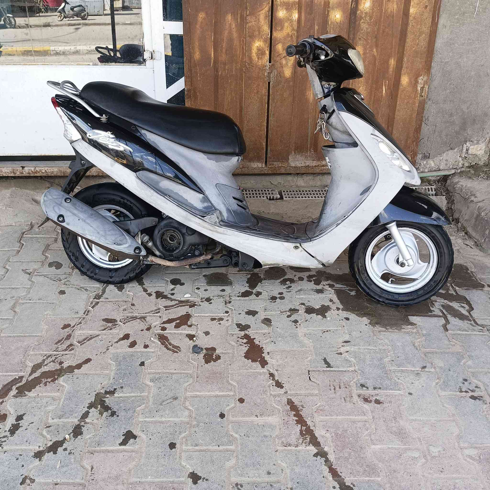 ماكس منغولي للبيع دراجه كفاله برغي ما مفتوح بيها مكاني رميثه اريد ينتصر على هذا الرقم ***********
