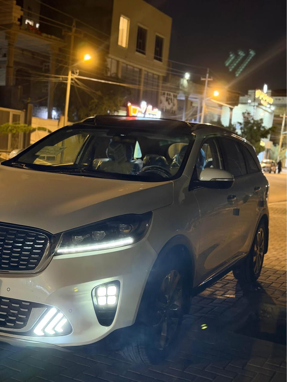 السلام عليكم ورحمة الله وبركاته
كيا سيرنتو خليجي موديل 2018 شكل ال2020 فول مواصفات ١/١ 
السيارة كفاله عدا باب السدر الكدام بي جلاتين
السيارة رقم بغداد  الجديد بسم نسيبي  شرط التحويل 
السيارة جديدة الى معنى الكلمة ممشى السيارة 80km
استعمال  شخص واحد 
مواصفات السيارة 
لدات امامي 
لدات خلفي 
حساس امامي 
حساس خلفي
زراك لايت 
السيارة بنراما فتحة قطعتين 
تبريد ٣ قطع 
مقاعد ٧ 
كشنات كهرباء 
كشنات تدفئة وتبريد 
بردات خلفية
ويلكب كروم 
تحكم ستين وتدفئه ستيرن 
شاشه كبيرة تدعم كار بلي 
شفتات ستيرن 
السيارة بيها هواي مواصفات بعد 
واجدد من الصور 
مكان السيارة بصرة ياسين خريبط 
سعرها238 وبيها مجال للجناي 
رقم الهاتف *********** البصرة, العراق
