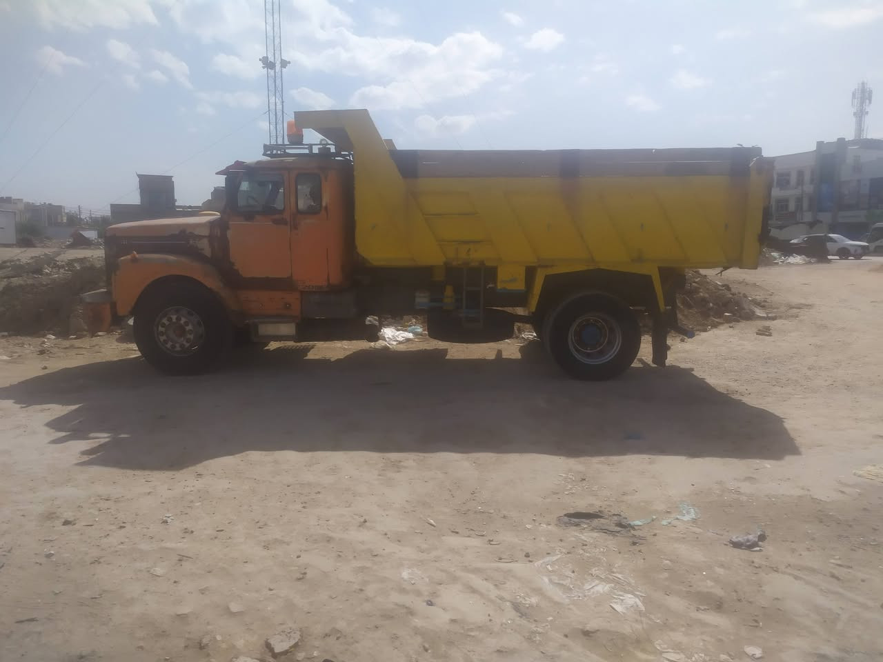 السلام عليكم
سكانيه ١١١ موديل ٧٥ دبل قماره
كير ٥ ب٥ مكينه ١٢ ونص مكفوله 
بسمي رقم بغداد دولي
 تخم تاير 
باتريات جدد
اكسل ملاكم
ويلات 22,5
العنوان بغداد حي الجهاد
رقم الهاتف ***********
***********
