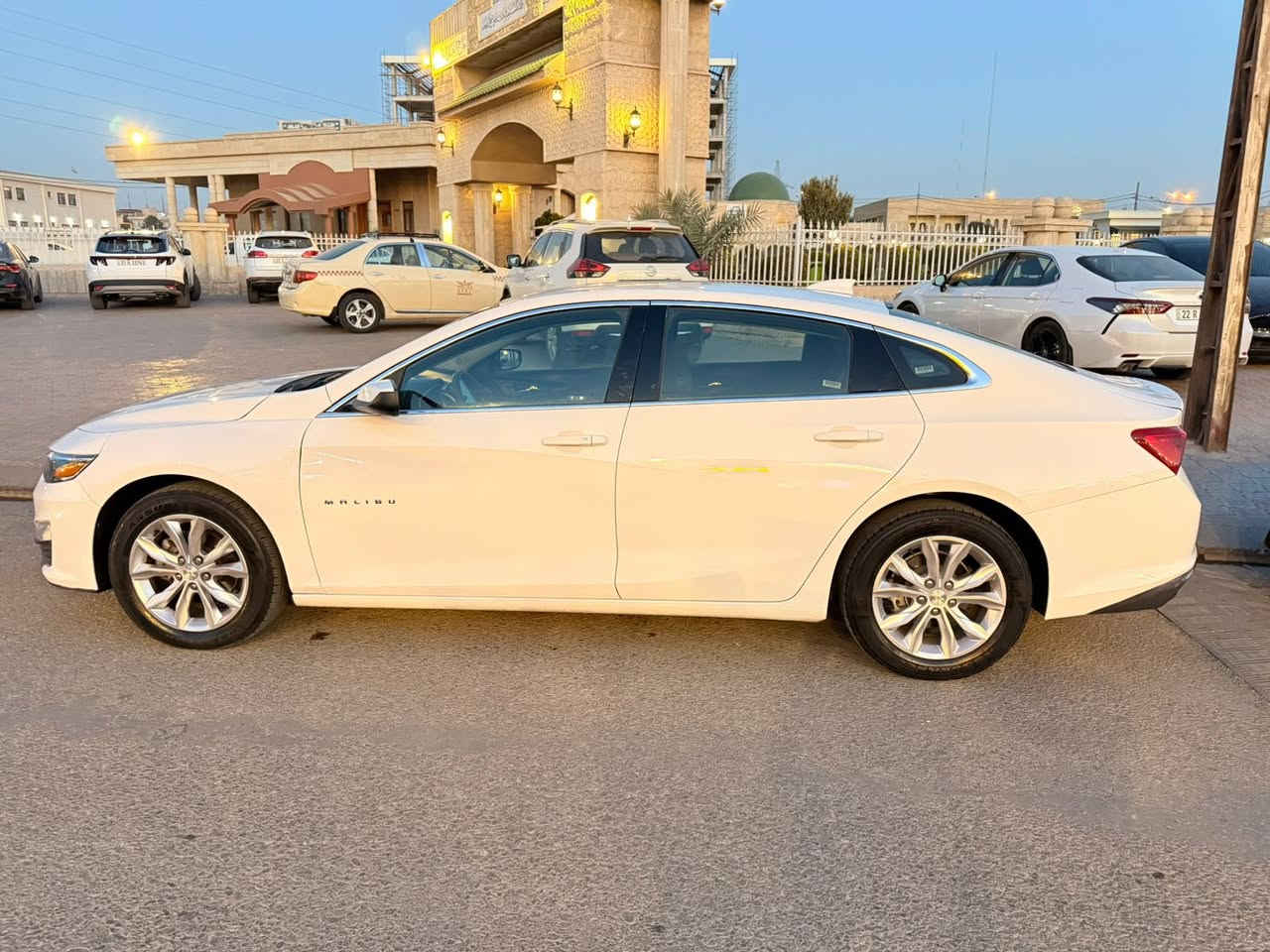 بسم الله الرحمن الرحيم
ماليبو  Lt   2023
10500$🔥🔥🔥 وبيه مجال بسيط        
تريده مع الرقم  11600$                                             
 رقم الشاصي 1G1ZD5ST9PF231933
مواصفات
بريك بصمه 
سياره. بصمه. +ابواب بصمه
ئوتو ستوپ
رادار. 
كاميره 
حساس امامي خلفي 
شاشه لمس 
ستيرن كهرباي +تحكم 
تحديد سرعه 
گير محرك شرط
ماشيه 55 ألف mi
مكان السيارة أربيل 
السيارة كاتي دهوك تترقم شمالي
‏‭***********
***********
