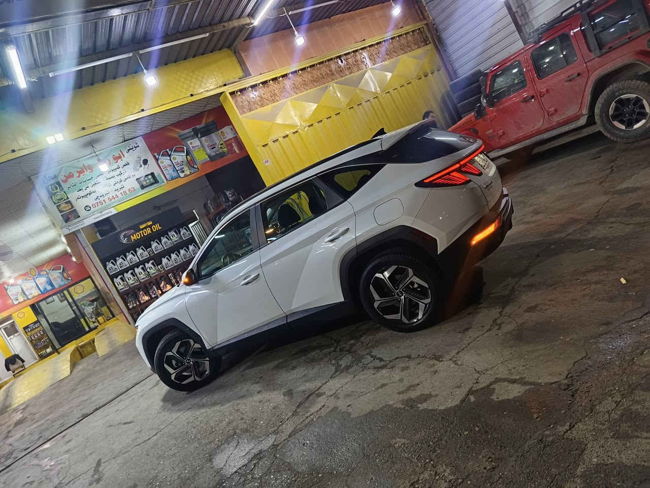 سلام عليكم توسان امريكي فول مواصفات موديل 2022بيه قطعتين بنيد كلير وجملغ الامامي بدون داخل شراط مكينه 2500ماشيه 65الف ابيع او مراوس حسب الاقناعه مكان الحله الحمزه الغربي تواصل ***********
