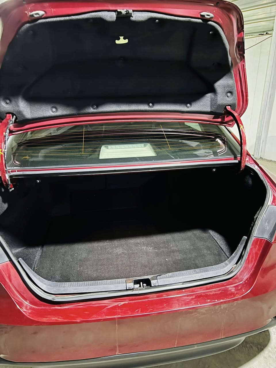 سلام عليكم كامري موديل 2022 ضرر قطعتين جنطه مبدله بلادي او باب السكن كلير بمريكه بدون دواخل سياره جديده السعر 195. بيها مجال ***********
