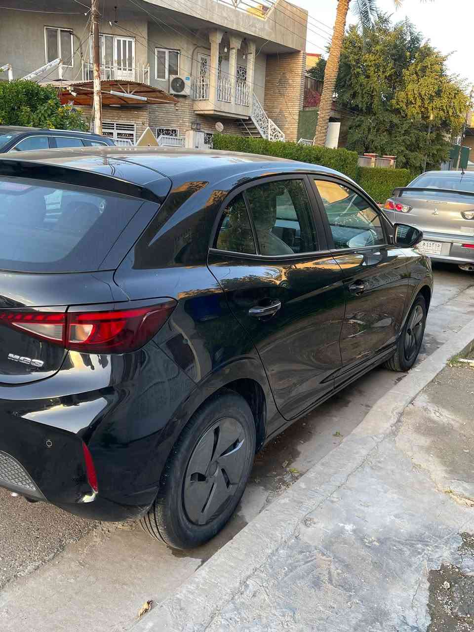 بيع: MG3 موديل 2024 - ماشية 13 كم (زيرو) - ضمان 6 سنوات
أهم المواصفات:
• المسافة المقطوعة: 13 كم فقط (عداد صفر).
• اللون: أسود الملكي.
• المواصفات التقنية: محرك 1.5L، كاميرا خلفية، حساسات، شاشة لمس، تحكم ستيرن، ضمان الوكيل (شركة المنصور) لمدة 6 سنوات.
• اللوحة: بدون لوحة (الأوراق جاهزة).
ملاحظة هامة: السيارة جديدة تماماً من الداخل، وبدي ومحرك بحالة الوكالة، باستثناء خفوس وحكوكات خفيفة في الدعامية الخلفية (كما موضح في الصور) نتيجة تخزين أو احتكاك بسيط. السيارة مكفولة من أي ضرر قوي أو تأثير على الشاسيه أو الضمان. 
الأستفسار .. ***********
السعر 97
