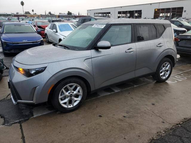 سلام عليكم البيع كيا صول 25 ماشيه 24 صور الحادث مرافقه ب الصور السعر مناسب رقم الهاتف *********** العنوان العلام تقاطع درويش
