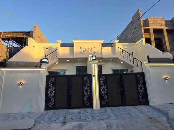 السلام عليكم بيت 100متر للبيع حي البدر فرع خدمات ابو وليد خامس فرع  البيت  تبريد مركزي فول سعر ٤٢  الاستفسار الاتصال ***********
