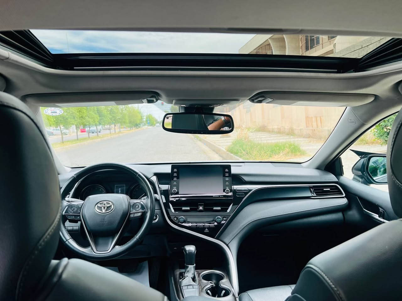 مۆدیل ٢٠٢٤ رەنگی نەفتی
موسەفات se پلەس بەسمە سلایت 
گیرو مەکینە دارو بەردی بەشەرتە 
سێ پارچەی تەنیشتی لای سەیاق بیلاد گۆراوە 
٣٣ هەزار میل رۆشتووە 
سەنەوی فەحس هەزەو هەمووشتیکی نوویە 
سحری ١٩٩ 
*********** أربيل, العراق
