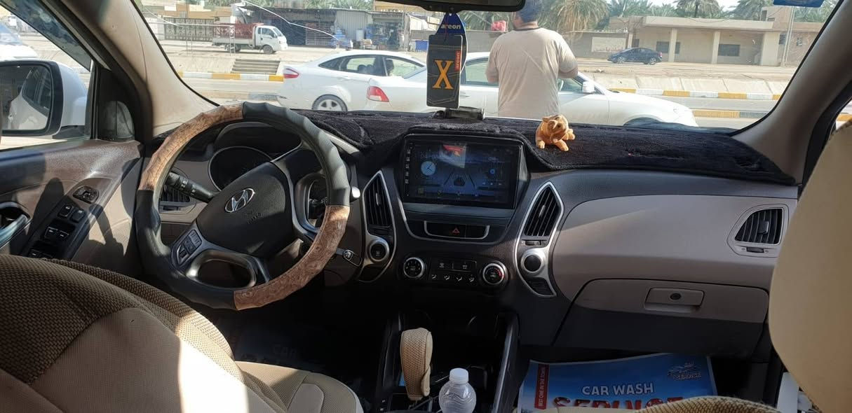 السلام عليكم توسان للبيع مديل12السياره خليجي مكفوله من كلشي بس البنيد من كدام والجاملغ الخلفي عكس السايق مثل ماموضح بصوره فقط تخم تاير جديد كير مكينه مكفولات تدفئه تبريد تحكم ستيرن رقم بغداد بسمي محرك2000دوش وبيه بعض الملاحضات مثل شخوط وهيج اي استفسار*********** 
***********
