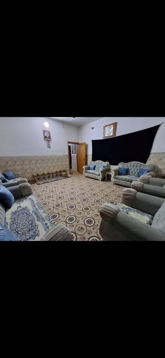 سلام عليكم تفاصيل البيت. المساحة(١٣٠م) الواجهة(ستةونص والنزال عشرين) ورقم الدار(١٣٤١) حي الحر خلف جامع إمام المتقين............
سلام عليكم تفاصيل البيت. المساحة(١٣٠م) الواجهة(ستةونص والنزال عشرين) ورقم الدار(١٣٤١) حي الحر خلف جامع إمام المتقين............
مواصفات البيت.
 السقف صب. 
يحتوي البيت على إستقبال. صالة. غرفة نوم. مطبخ. صحيات.
والفوق: ٣ غرف غرفة منها سويت.وغرفه ثانيه وغرفة صغيرة تعتبر مخزن.
والسعر(٢٨٥)....... للاستفسار الاتصال على هذا الرقم
***********
