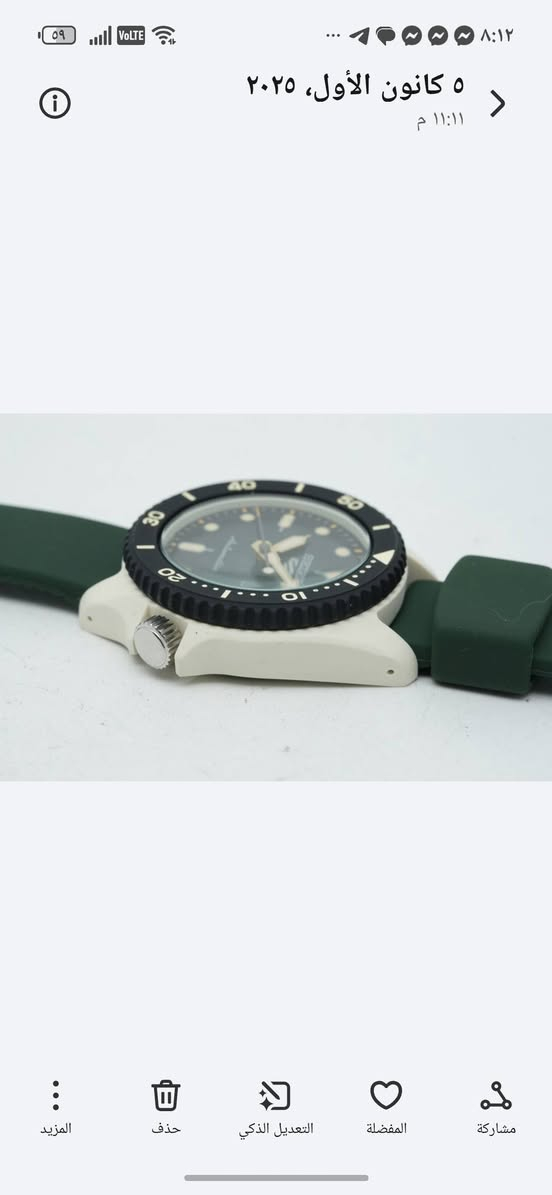 تُظهر الصورة ساعة Seiko 5 Sports موديل SRPG73K1، وهي إصدار خاص (Special Edition) يتميز بهيكل مصنوع من "الراتنج" (Resin) بدلاً من الفولاذ التقليدي. 
eBay
eBay
إليك أبرز مواصفات هذه الساعة:
المحرك (Movement): أوتوماتيكي يعمل بحركة 4R36 مع خاصية تعبئة يدوية واحتياطي طاقة يصل إلى 41 ساعة.
التصميم: ميناء بلون أخضر داكن مع حزام من السيليكون بنفس اللون.
المميزات:
مقاومة للماء حتى عمق 100 متر (10 Bar).
تحتوي على عرض لليوم والتاريخ عند الساعة 3.
عقارب وعلامات مضيئة للقراءة في الإضاءة المنخفضة.
مواد الصنع: هيكل من الراتنج (Resin) المقوى وحزام من السيليكون المريح. 
Chrono24 South Africa
Chrono24 South Africa
 +5
تُعرف هذه الساعة في بعض الأسواق باسم "Green Water Ghost" أو بإصدار "Asia Exclusive" لندرتها في بعض المناطق. 
eBay
eBay
 +2


**إذا كنت صاحب هذا الإعلان وتريد حذفه لأي سبب، رجاءا أرسل رسالة إلى الدعم الفني**