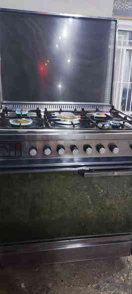 السلام عليكم 
طباخ مستعمل نضيف كلشي شغال حجم كبير 5 عيون والفرن شغال هم وما ناقصه اي شي 
العنوان العزه القديمه
رقم ***********
سعر 140 بي مجال
