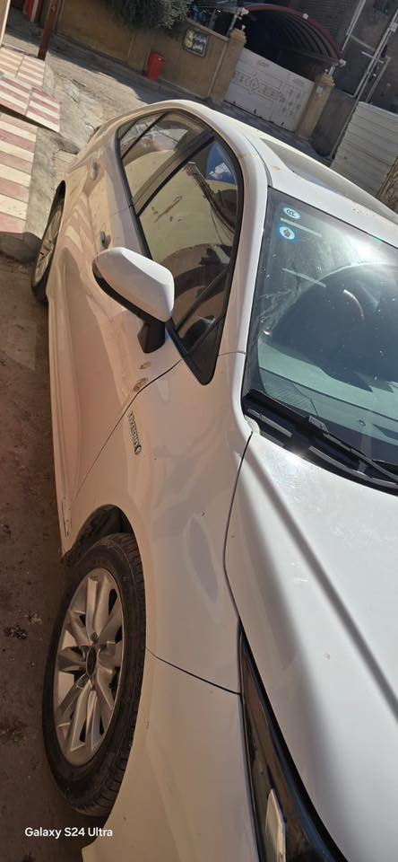 السلام عليكم 
كورلا 2023 داخل احمر علامة زركة 
ماشية ٥٠ الف 
فول مواصفات 
مكانها الحلة 
سعرها 135$ قفل 
***********
بيها شخط جدا بسيط بداية البنيد الباقي كفالة
