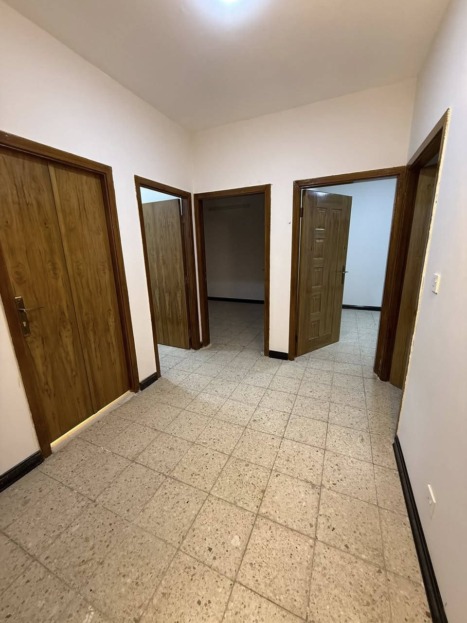 #للايجار___في___السيديه
شقة طابق اول تحتوي على 

3غرف نوم وصاله ومطبخ وحمام 

بدل الايجار 750

للاستفسار ***********
