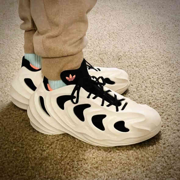 ماركة adidas موديل حديث    
قياس 45           CM 29

اي استفسار على الخاص   رقم الهاتف/***********
يوجد توصيل جميع محافظات العراق
