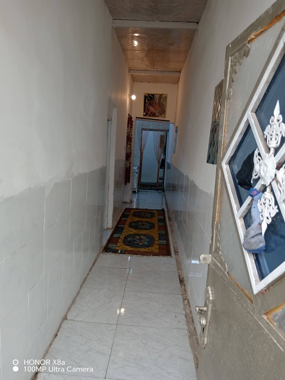 اسلام عليكم بيت للبيع مساحة ١٠٠ بمجمع فدك بجهة الرئاسة قريب شارع العام مشمول بقرار تمليك محتوياته غرفتين نوم صاله استقبال صحيات السعر ٣٩ وبي مجال قليل ***********
