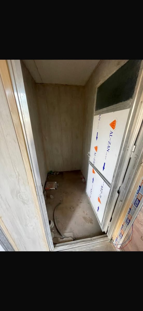 كرفان 9متر في 3
غرفتين نوم مطبخ وحمام 
مغلف جديد 
مكاني بغداد
***********
