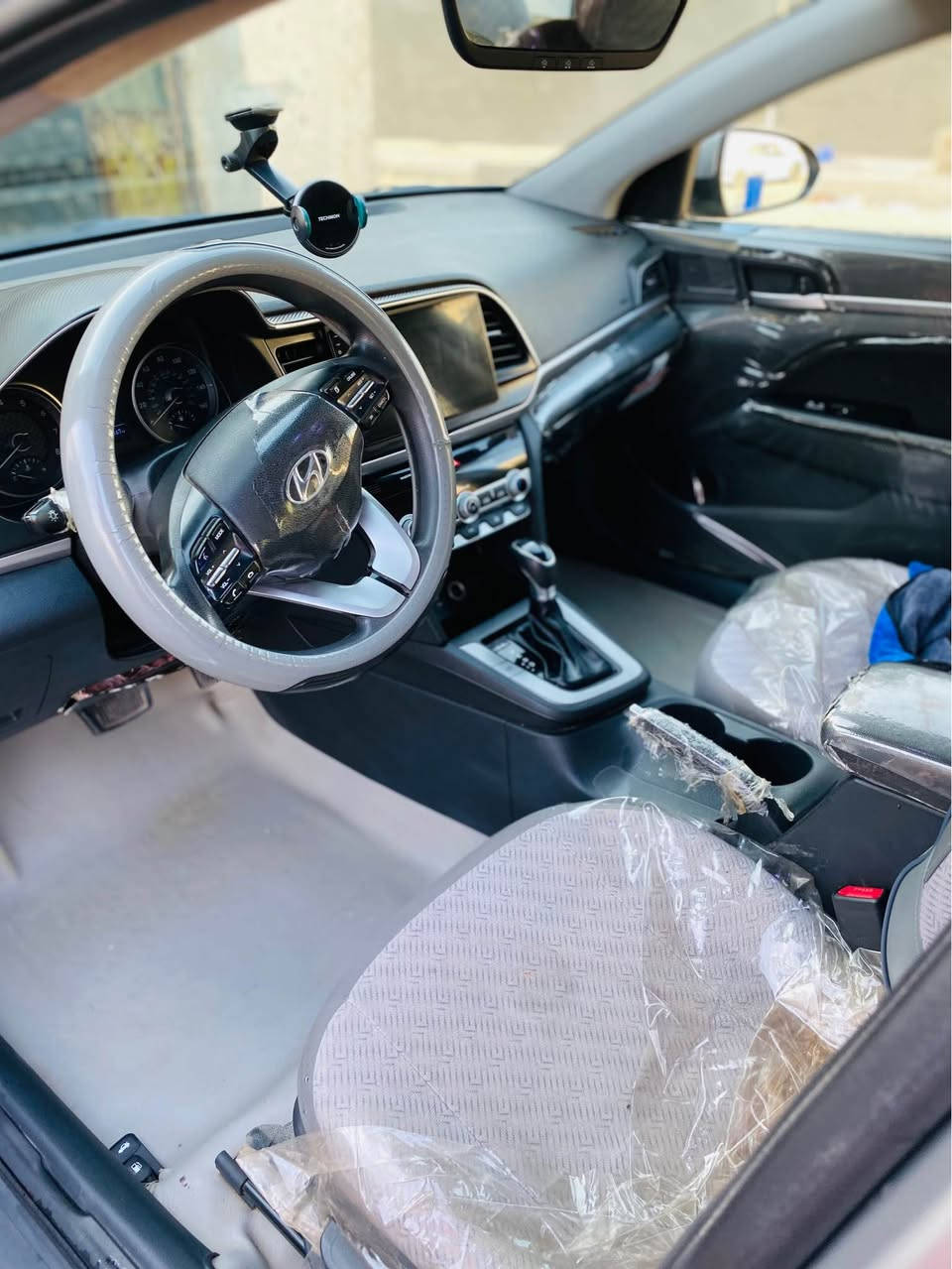 سلام عليكم 
النترا 2020
رقم بصره  
وراد امريكي 
حادثه فقط جاملق صور الحادث ناشرهن انه
السياره معوقين الولد شاب ومابيه شي 
السياره داخله ب2022 
سنويه تنتهي ب2027 
السياره جاملق فقط بيه ومبدل بتفصيخ نفس الون 
الارباك طاك لان حساسات هيه 
السياره ماشيه 105 ميل لان من امريكه ماشيه 77 ميل 
السياره كفاله الباقي لا تبديل ولا بيه حاره ولا بارد 
وكو بارد اصبعين قليل كلش كلش يعني شخوط هنه وره باب العبري وما تبين وانه هم ناشرهن موضحات بالصور  اصلن 
السياره البقيه كفاله مكينه كير كلشي 
المعوق يسويلك وكاله 
السياره نص فول 
وكلشي بيه شغال وما ناقصه ولا شي ابد 
وخير من الله 
السعر 135 $ وبيه مجال قليل كلش كلش 
رقم تلفون *********** 
وتساب متواجد 
والبطرانين لا تكسرون بالسعر البصرة, العراق
