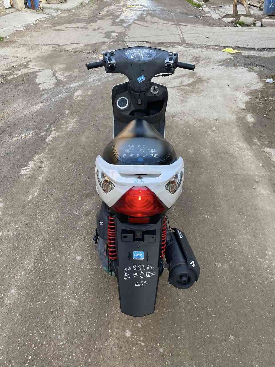 سلام عليكم للبيع دراجه ماكس ثعلب دراجه رمبه مكفوله كفاله عامه صارلهة  (5) ايام من نازله رمبه دراجه جاهزه اوراق كامله دراجه سعرهة (مليون ) وبيهة مجال بسيط جدا شراي يتصل على رقم الهاتف (***********)مكاني بغداد الغزالية
