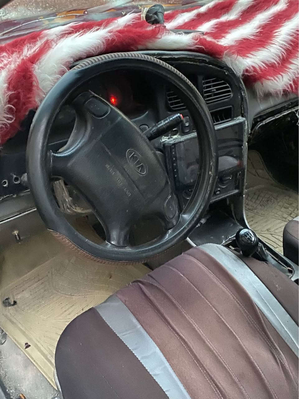 سلام عليكم سياره كيا سيفيا موديل 2000 رقم دياله مشروع وطني شرط تحويل وكاله قفل مركزي شاشه أندرويد سيارة يرادله غرفه كامله تايرات جدد بطاريه جدد سعر 33 بي مجال تواصل *********** واتساب موجود مكان كركوك أربيل, العراق
