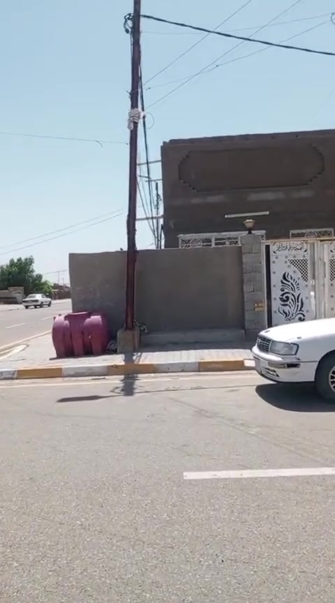 دار للبيع
الموقع 
واسط / قضاء الحي / حي الحسين/ قرب سعيد ابن جبير عليه السلام/  
بناء حديث  الواجهة 10 والنزال 16
  سنه البناء ٢٠٢٣
الطابق الأول مطبخ واستقبال وهول  وغرفتين وحمام داخلي وصحيات خارجيه 
الطابق الثاني غرفتين وبيتونه طول 10وعرض 4وكهرباء وارضيه ولبخ مع سطح
ايتونه كبيره وسطح 
للإستفسار اكثر الاتصال على الرقم ***********
ولمشاهده  الفيديو اللبيت وباقي التفاصيل المراسلة خاص
