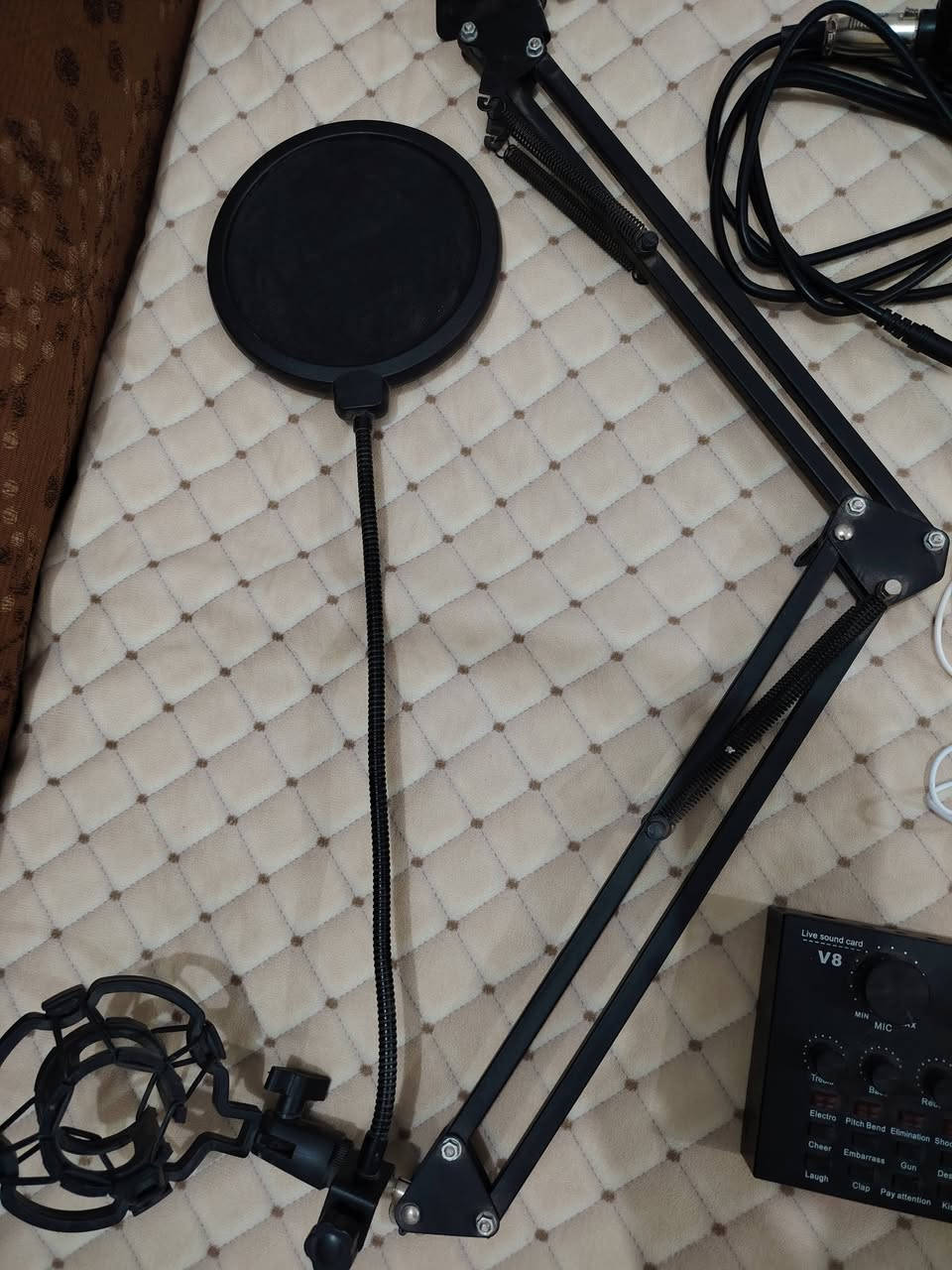 كارت صوت مع كامل ملحقاته ب25 وتوصيل مجاني لباب بيتك...للاستفسار المراسلة او الاتصال ***********
