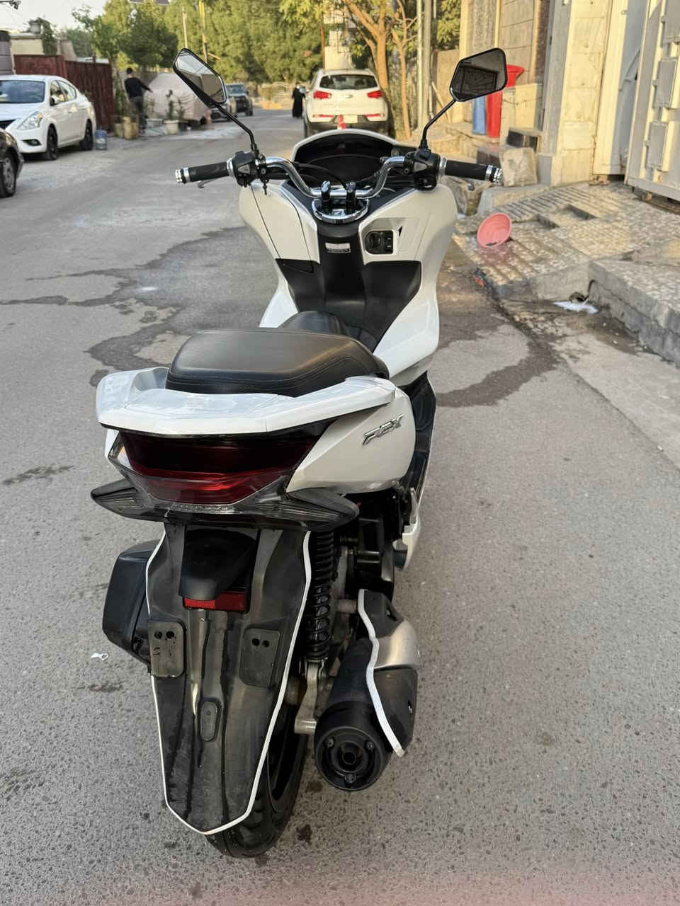 سلام عليكم
دراجه بي سي اكس الجيل الثالث دراجه بصمه سكيورتي قفل استيرن جهتين يمنه يسره استان صفح حساس حساس ازدحام لون ابيض صدفي 
السعر ١٦ ونص وبيه مجال 
الرقم ***********
