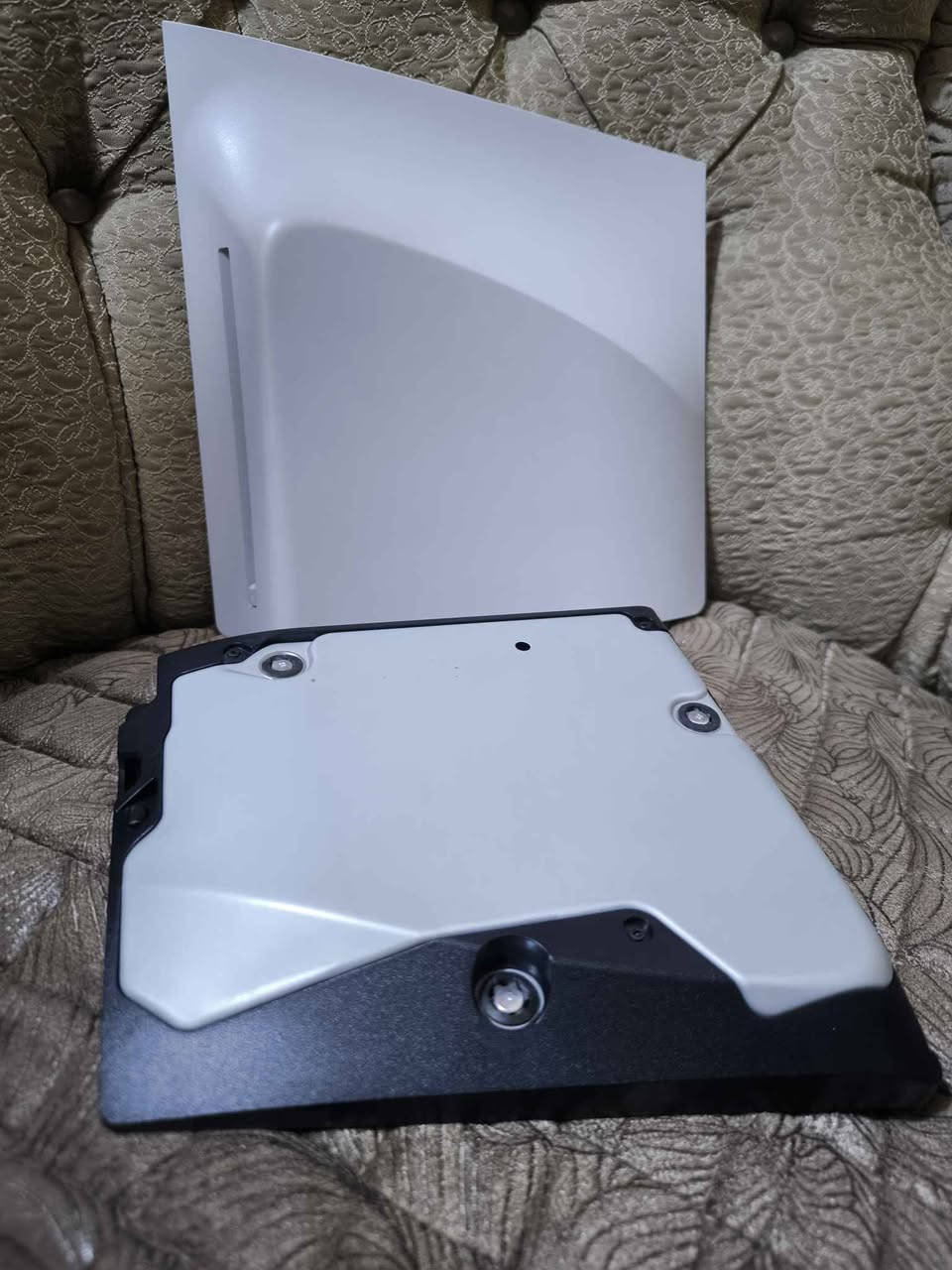 Disc Drive دسك درايف(مشغل اقراص) نظيف 100% للبلي 5 اشتريته للبرو ويرهم للسلم كذلك وهسه ماأحتاجه مستخدمه صارلي شهرين مكاني بغداد الامين وعندي توصيل الكل المحافظات 5 آلاف✅ بغداد, العراق


**إذا كنت صاحب هذا الإعلان وتريد حذفه لأي سبب، رجاءا أرسل رسالة إلى الدعم الفني**