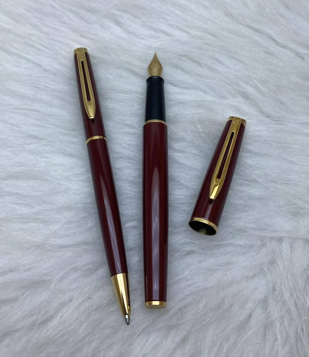 WATERMAN 
سيت  واترمان 
حبر و جاف
فرنسي المنشأ اصلي
حجر (لون مميز)
ريشة(سلاية) طلاء ذهب 
جنكال + حلقات طلاء ذهب 
حجم الخط M
جديد  غير مستخدم
مع العلبة الاصلية و الكرنتي
للاستفسار المراسله على الخاص او الاتصال بالرقم  *********** 
يوجد خدمة توصيل داخل بغداد و محافظات⁩
