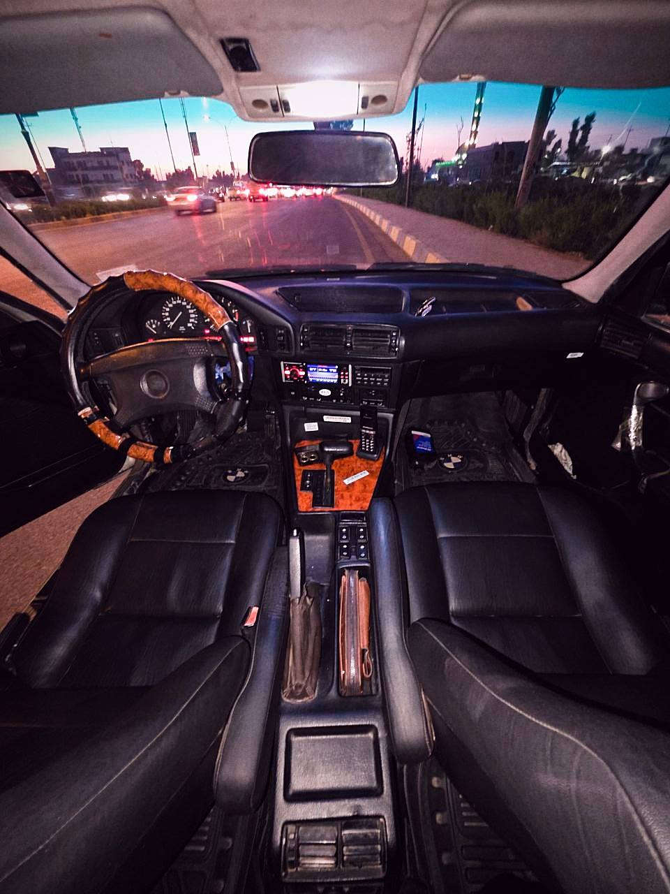 بيع او مراوس حسب القناعة
بي ام محرك گير  اوتوماتيك 525 شرط موديل 91 كهربائيات كاملة شغالة كامرة خلفية السيارة بأسمي كوبون بانزين هزة 
جديدة قفل مركزي تبريد تدفئة شغال فتحة سقف 
عنوان موصل جانب الايسر 
رقم *********** بي واتس 
***********
