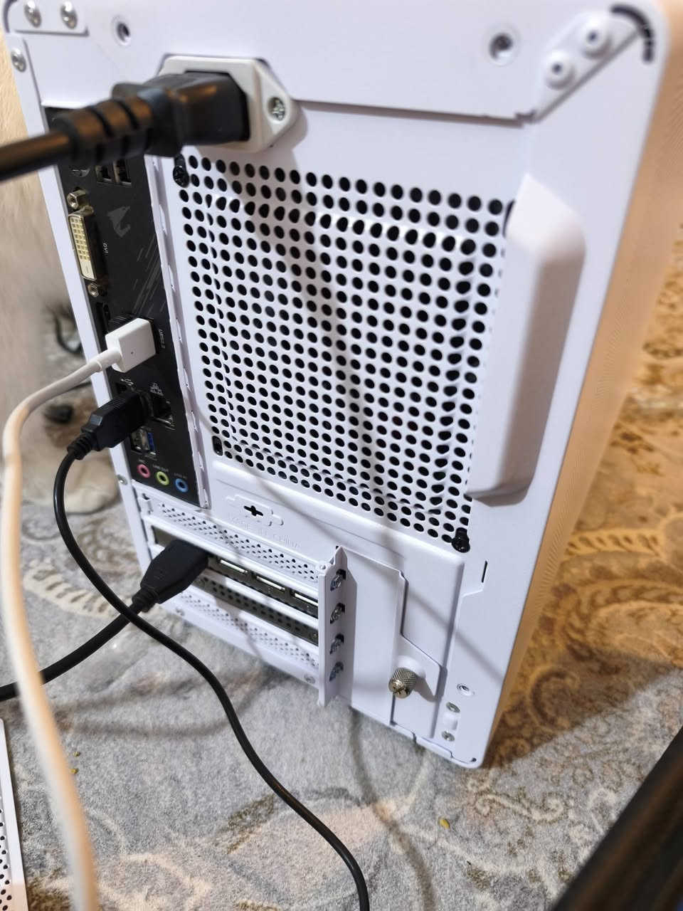 تجميعة mini
* **CPU:** AMD Ryzen 7 5800X

 * **Motherboard:** Gigabyte B550 AORUS Elite

 * **RAM:** AORUS RGB 16GB (2x8GB) 3200MHz

 * **GPU:** MSI GeForce RTX 5060 8GB

 * **Storage:** Lexar 1TB M.2 NVMe SSD

 * ** Platinum  750 Watt seesonic

 * **Case:** RGB mini Case

السعر مليون و500


**إذا كنت صاحب هذا الإعلان وتريد حذفه لأي سبب، رجاءا أرسل رسالة إلى الدعم الفني**