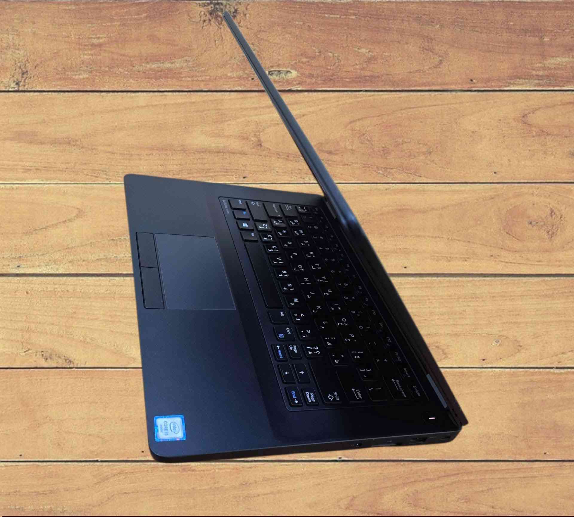 💻 Dell Latitude 5470 | لابتوب العمل الشاق والأداء السريع
للي يدور على لابتوب يجمع بين الخفة والقوة، الـ Dell 5470 من سلسلة اللاتيتيود المعروفة بمتانتها، مناسب جداً للدراسة، العمل المكتبي، وتصفح الإنترنت السريع.
✅ المواصفات التقنية:
 * المعالج: Intel Core i5 (الجيل السادس) فئة U.
 * الذاكرة (RAM): سعة 8GB من نوع DDR4 (قابل للتطوير لـ 16GB).
 * التخزين: هارد SSD سريع جداً بسعة 256GB (يخلي الجهاز يشتغل بثواني).
 * الشاشة: حجم 14 بوصة .
 * (أداء ممتاز للبرامج اليومية والفيديو).
 * الكيبورد: كيبورد مريح جداً (ستيكر عربي/إنجليزي).
 
💰 السعر: 220 ألف دينار عراقي فقط!
 (خدمة توصيل متوفرة لجميع المحافظات).


**إذا كنت صاحب هذا الإعلان وتريد حذفه لأي سبب، رجاءا أرسل رسالة إلى الدعم الفني**