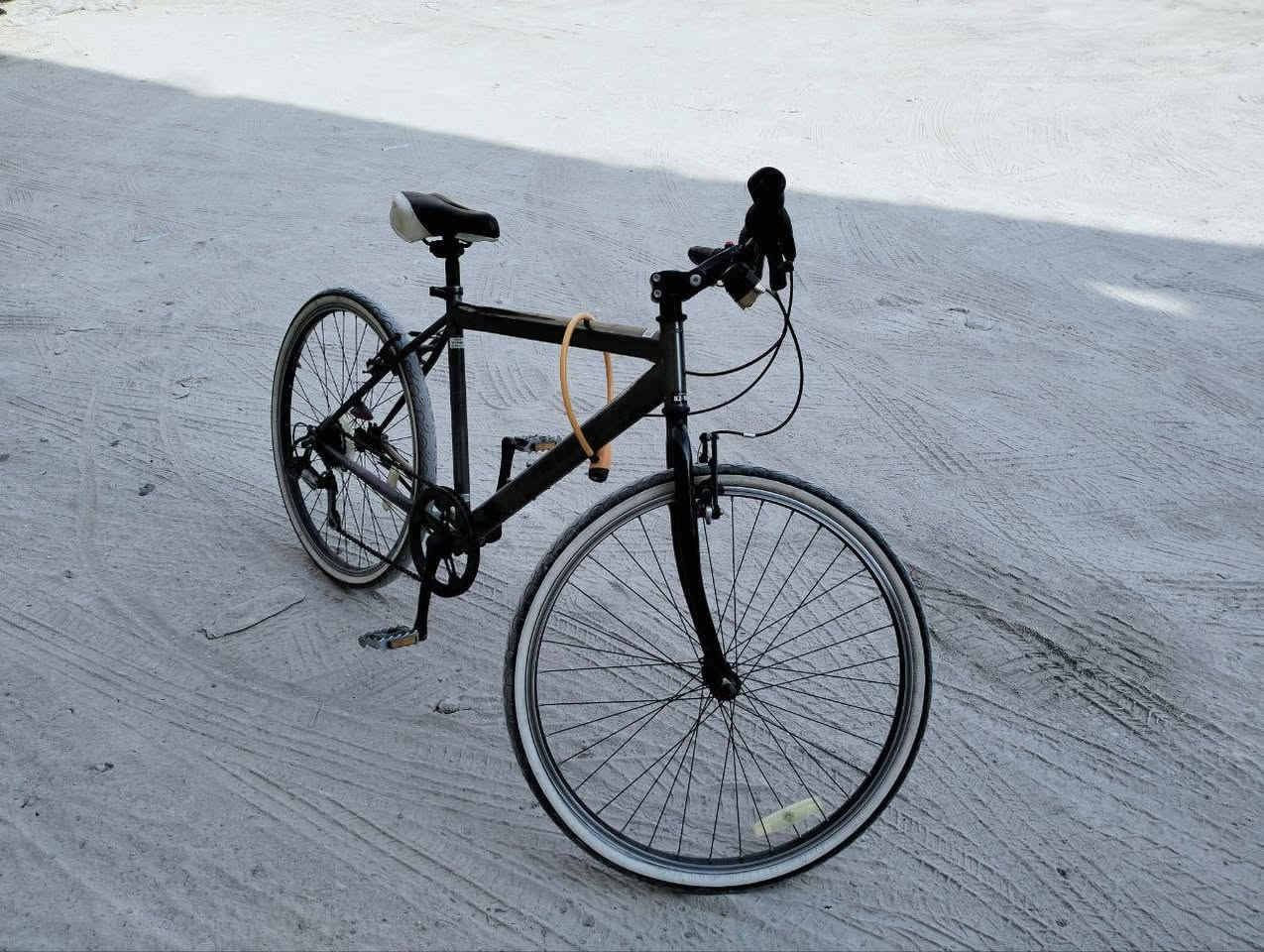 السلام عليكم بايسكل همر (جبلي) حجم 26  السعر (100) وبي مجال خفيف للاستفسار واتساب ***********
