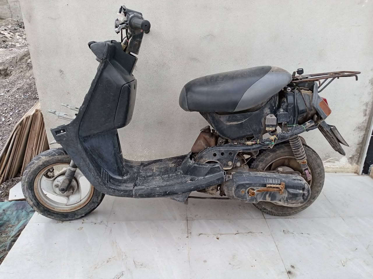 ماطور بزون للبيع شاصي شرط ما مكسور السعر 110 مالتأجير بالعيد ترايك للبصرة. ***********
