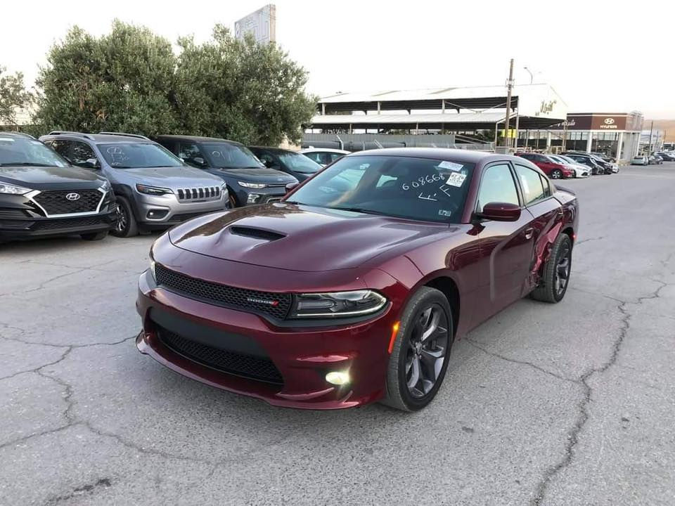 جارجر 2019
حادثها باب خلف السائق 

مكينة 3600 gt 

 رقم بغداد تحويل ثاني يوم مشروع وطني 

السعر ٢٣٠$ وبيها مجال
موجود واتساب ***********
