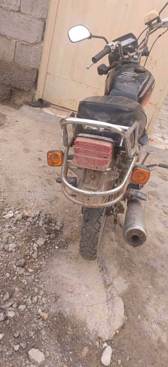 السلام عليكم ورحمه الله وبركاته شباب دراجه للبيع النوع ارشه الموديل 2019 كلك كفاله من السريقه الدراجه صافيه حلوه سرسعه مال كرب دراجه زينه السعر 275 بيه مجال قليل كلش للتواصل خاص او واتساب او انتصال *********** اي استفسار خاص  عنواني ديالى بلدروز دور مندلي
