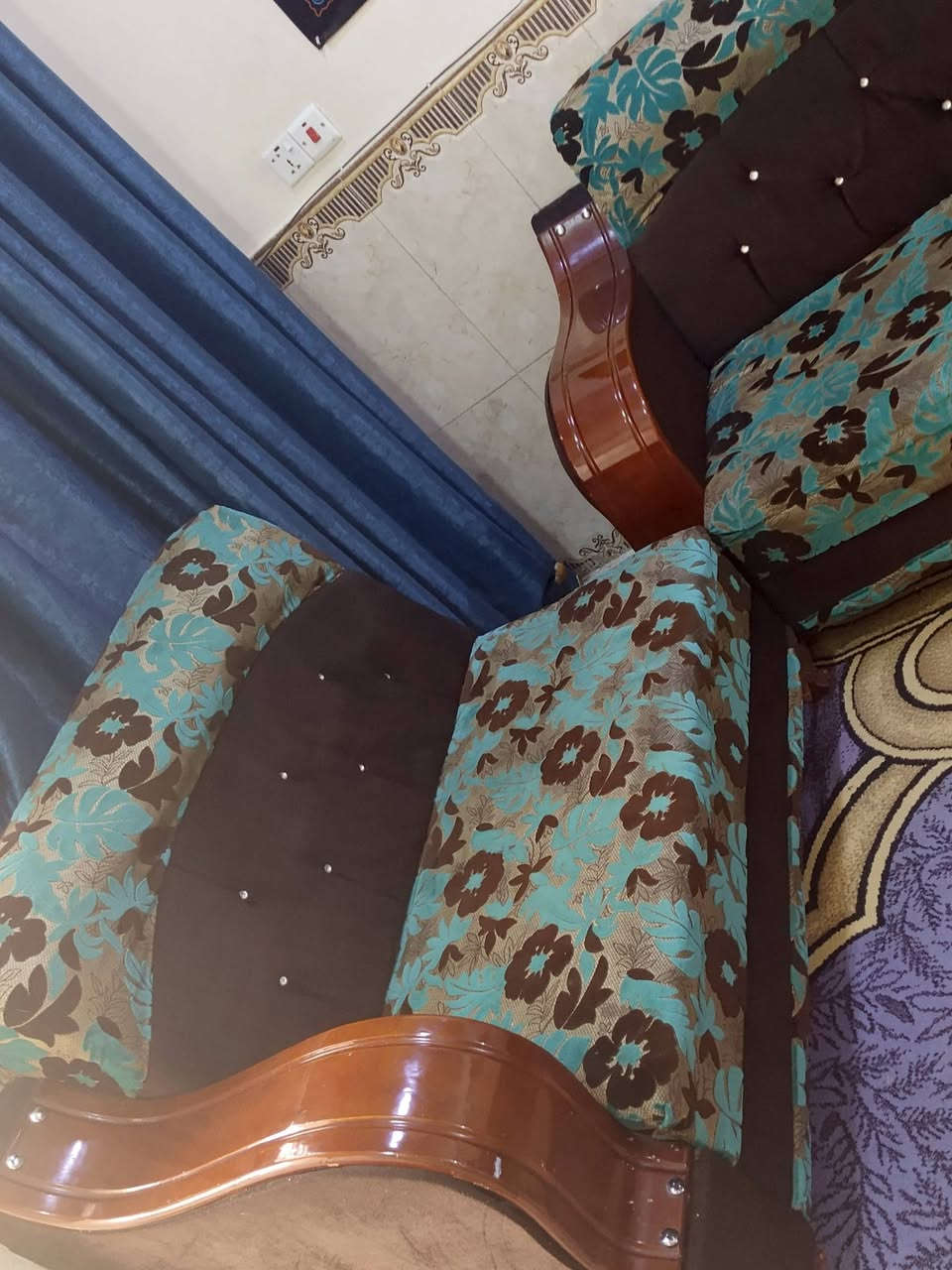 ديوان ٩مقاعد توصا تكمه نضيف جدا  بي ضرر بسيط شويه القنفه نازله بس ممثره عليه السعر ب  ١٣٠وبي مجال المكان الحريه


**إذا كنت صاحب هذا الإعلان وتريد حذفه لأي سبب، رجاءا أرسل رسالة إلى الدعم الفني**