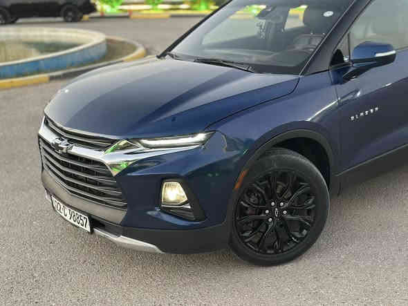 سلام عليكم
بلايزر 2022 بلاك ادشن
2000 توربو
ماشية 65 الف
ويل 20 بريمير
جنطة كهرباء 
مقاعد امامية كهرباء
رادارات  360
تدفئة مقاعد
فور ويل AWD
حساسات خلفية وتحديد مسار
السيارة نظيفة جدا وع ايدي مابيهة اي نقص ع حالة الوكالة 
وشادلهة داش كام
حادثهة جاملغ سايق فقط جدا بسيط وسطحي وسونارهة بالمنشور حتة بارد مابيهة
السعر 188 وبيهة مجال
***********
