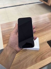 ايفون ١٥ بلاس دبل سيم كارت (سيم كارت عادي والثاني شريحة الكترونية) بطا...