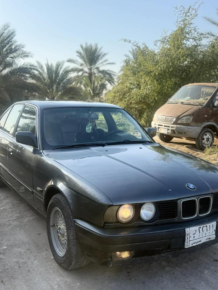 بي ام دبلو للبيع 535 كير عادي موديل ٨٩  مكينه وكير مكفولات ومكفوله من الحادث السياره حداديه كامله مكمله دبلات مبدلات  مبدلات سستم صوت منضومه كامله السياره متعوب عليه هواي السعر ٤٥وبيه محال قليل سنويه ٢٧تنتهي غرامه مصفره صاحبه يريد مداور 
***********
