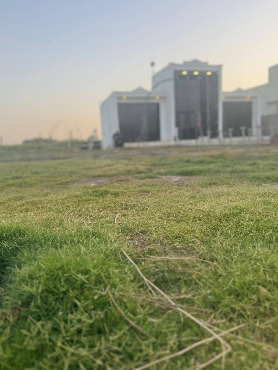 مزرعه للبيع.
منطقه الداحره . 
مع دار مربع 100م طابق واحد. 
مع الاثاث. جهه السده وعن شارع السده 500م 
شارع 15م 
للاستفسار ***********
