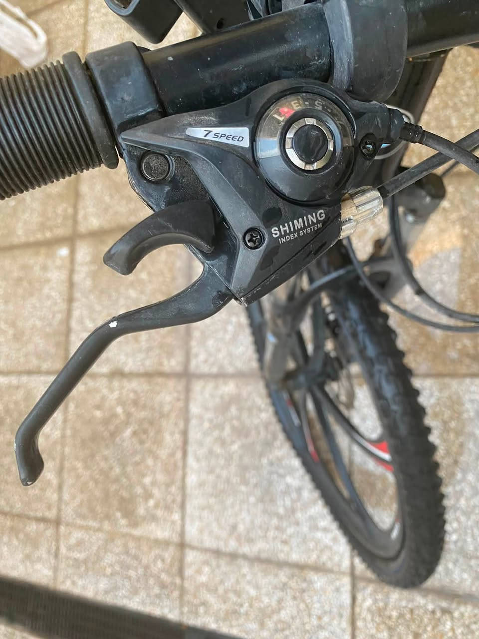 سلام عليكم 🚴 للبيع بايسكل بحالة ممتازة جدًا

* قابل للطي وسهل بالنقل والخزن.
* يحتوي على 7 تنميرات.
* تايراته قوية وتتحمل الاستخدام.
* استخدامه قليل ونظيف جدًا.
* يأتي مع ستاند هاتف قوي
* ⁠
💰 سعر البيع: 125 ألف دينار وبيه مجال.
رقمي للتواصل فيه واتساب وتليكرام : ***********
