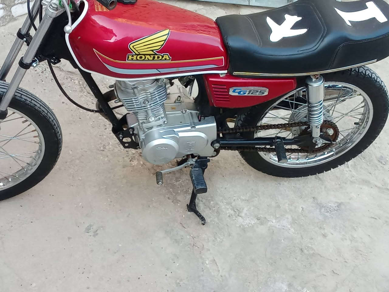 سلام عليكم
دراجه نامه تعمير 25 محرك امتياز  باقي الغراض اصلي 

مبدل ولفات  شلعه فول معدل فول  فصلته قوه 

درجه بيه بس صوت بل مصطره(سعر 475) وبيه مجال 
 
ماعجبك اطلع كبل ولادوخني
مكاني دوانيه البدير 
***********
