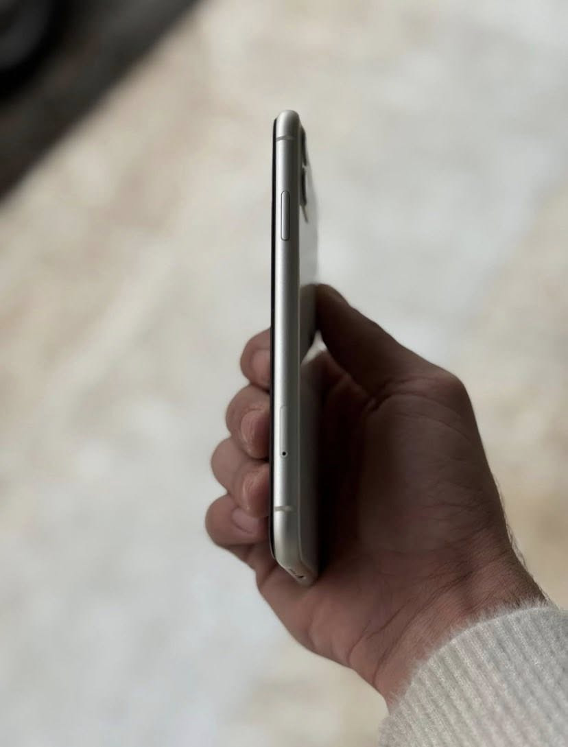 آيفون 11 عادي ذاكره 128 بطاريه 75 بلادي  شرط ما مفتوح سعر 290 وبي مجال مكان كركوك الرقم ***********
