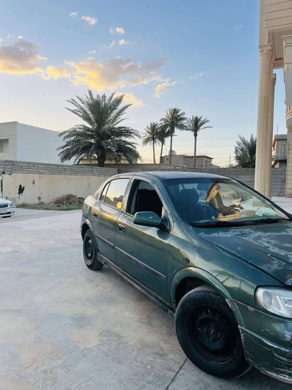 السلام عليكم
سيارة اوبل استرا حديث 2002
🔹محرك شرط لا بخار ولا صرف 
🔹گير شرط
🔹جام كهرباء والكهربائيات كلها شرط
🔹تبريد تدفئة شرط 

🔷المحرك 16 مفتوح ابو القبق الاسود المرغوب 
🔷الكير فول عادي وضع الوكاله 
🔷شرط التحويل
🔷سنوية 2027 
🔷لون زيتوني كشرها مابي لا صبغ لا معجون لا خياس 
فقط لونها جارد 

🔹السعر 34وبي مجال
🔷***********
