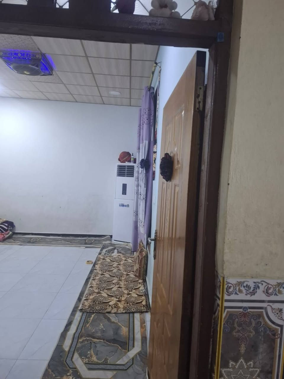 بيت للبيع في بهرز حي الشرطه مساحه ٢٠٠متر سند ٢٥ طابفين الطابق الأول استقبال ومطبخ وغرفتين وصحيات والطابق ثاني ٣غرف نوم وسطحين وصحيات للأستفسار الاتصال على الرقم ***********
