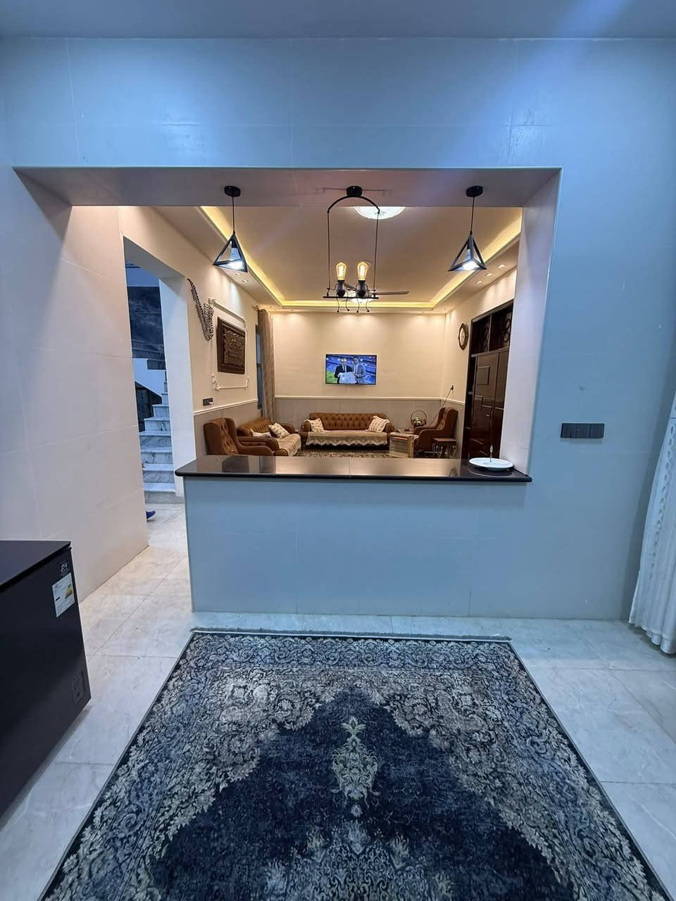 🏘️/ دار للبيع المساحة 200 م طابو صرف 

             الواجهة 11.10م / النزال 18 م 

🧱/ بناء حديث درجة اولى سنة 2025 ( نقص محجر الدرج فقط ) 

الطابق الاول / مطبخ . هول . صالة . غرفتين نوم . مجمع صحيات . گراج . صحيات خارجية 

الطابق الثاني / غرفتين نوم . هول . مجمع صحيات 

🌏الموقع / حلة حي الضباط الاولى قرب مدرسة الحلة الابتدائية للبنات قرب اسواق واثق
  ( عرض الشارع 15 متر قريب جداً من طريق حلة_ كربلاء )
⭕نستقبل جميع عروضكم السكنية والتجارية والزراعية
#لمعرفة_السعر مراسلة الصفحة أو مراجعة مكتب⬇️
#بشار_للعقار_والمقاولات بداية شارع الحسينية من جهة شارع 60
***********
***********
