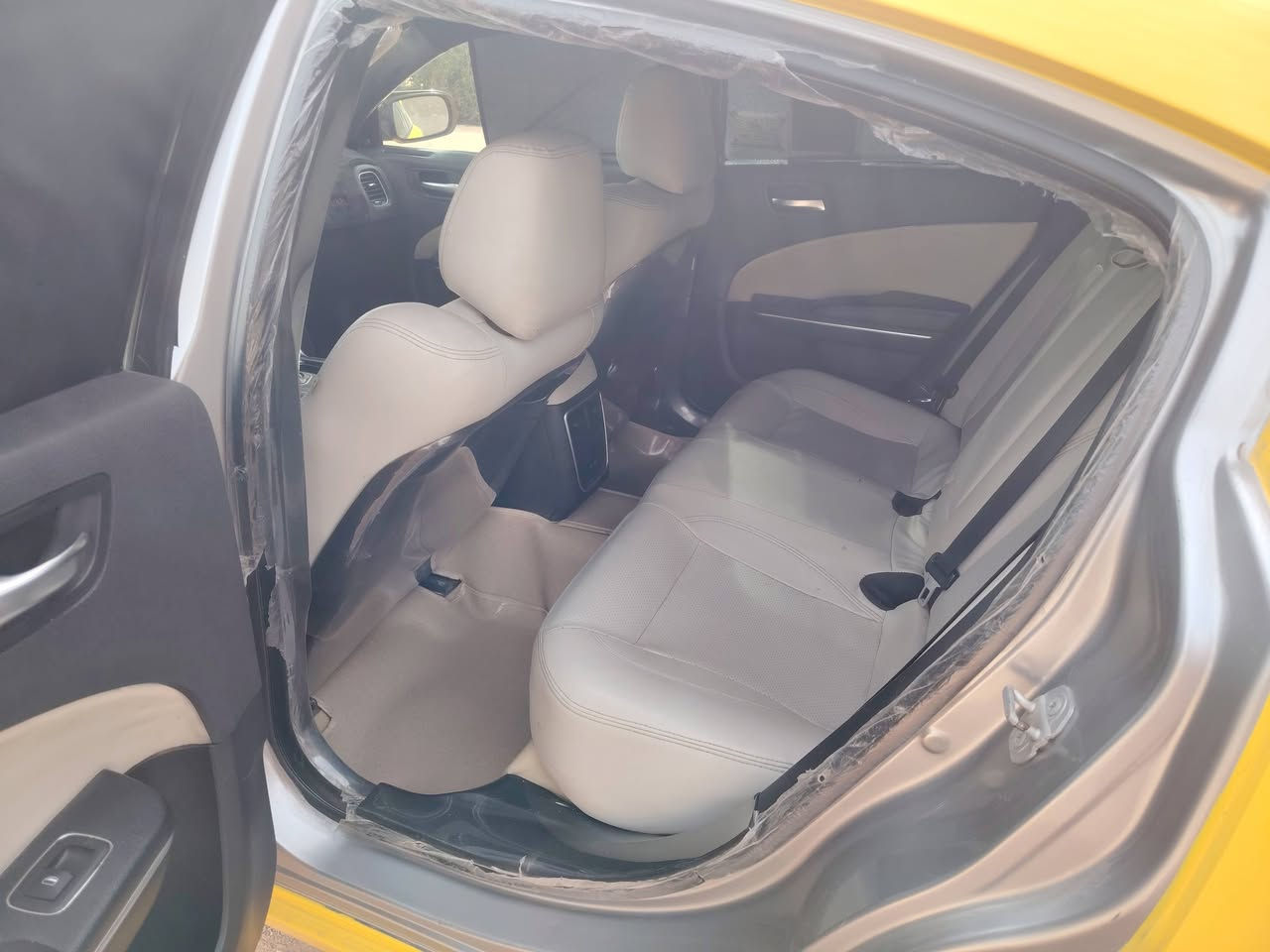 السلام عليكم جارجر للبيع موديل 18 اصل سياره جديده بمعنى الكلمه السياره تخم تاير جديد ومكينه وحداديه جديده تبريد خير من الله مصفره من الهيئة ضررها بالعراق جاملغ وبنيد سياره جديده مال جناي الياخذها مايخسر عليها كلشي السعر 185 وبيها مجال بصيط الرقم *********** و*********** ما اتواجد عالفيس
