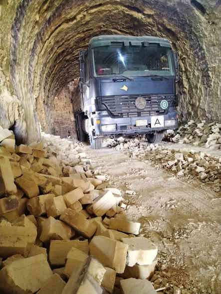 اكتروز تك قلاب بلادي مكينة حجم48 كير فيتياس240 موديل 2003 يسار جاهزه تخم تاير كسن جيف سعر ٢٣٥ وبيه مجال ***********
