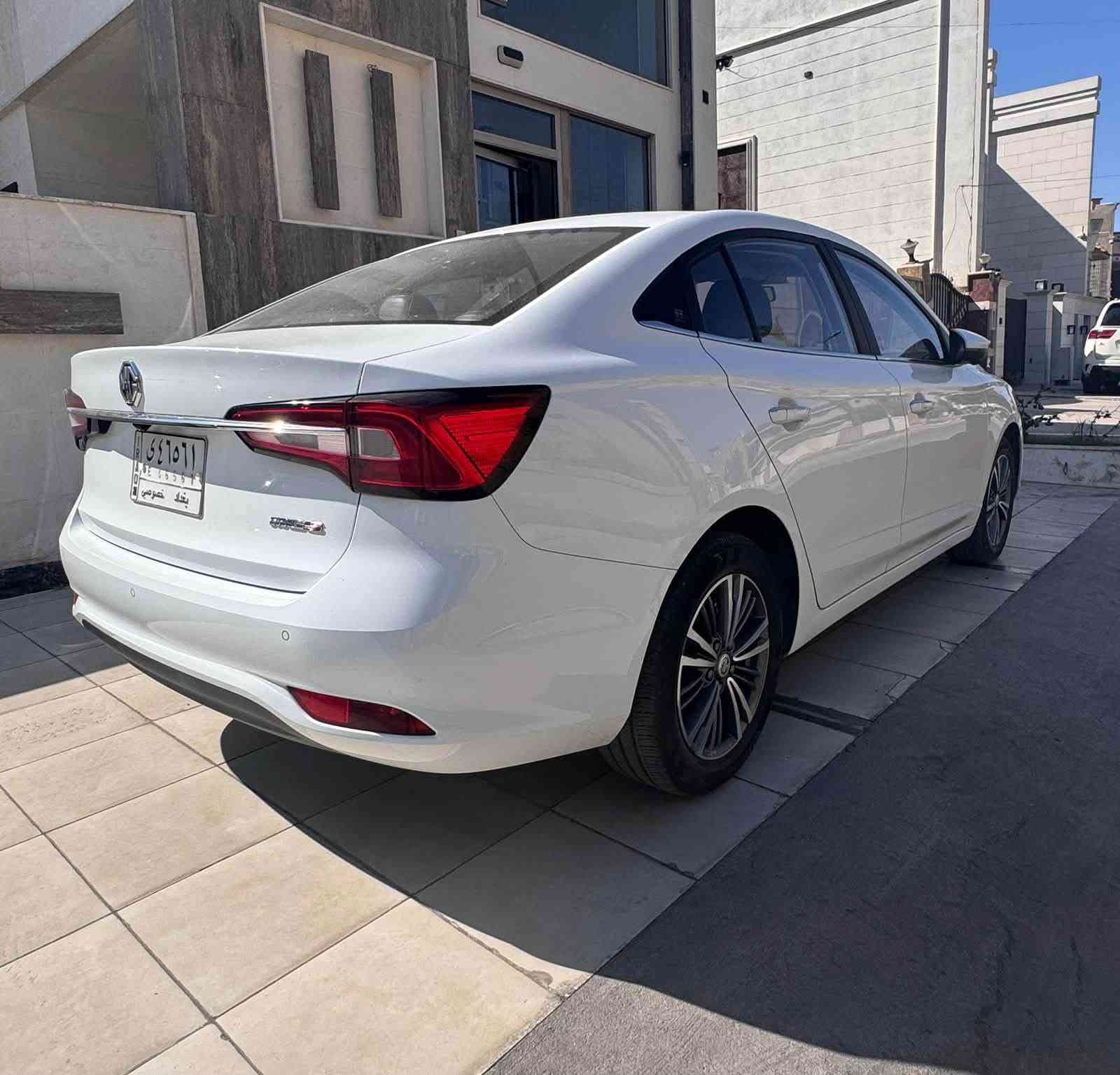 السلام عليكم
MG 5 2023 للبيع 
سياره فول مواصفاة
بصمه 
سلايد 
مري شفط 
مثبت سرعه 
كامرات 360 درجه
داخل جلد 
تدفئه مقاعد 
مكينه 1500
تخم تاير جديد دنلوب 
مغلفه عازل حراري كل الجام
ماشيه 69 الف 
سياره كفاله كير و مكينه 
بيها بارد باب خلفي وتكحيل 
((السياره بعدها بالضمان وصيانتها كلها بالشركه))

السعر [[105]]ورقه وبيها مجال 
مكانها بغداد قرب ساحة ميسلون

الاستفسار 
***********
